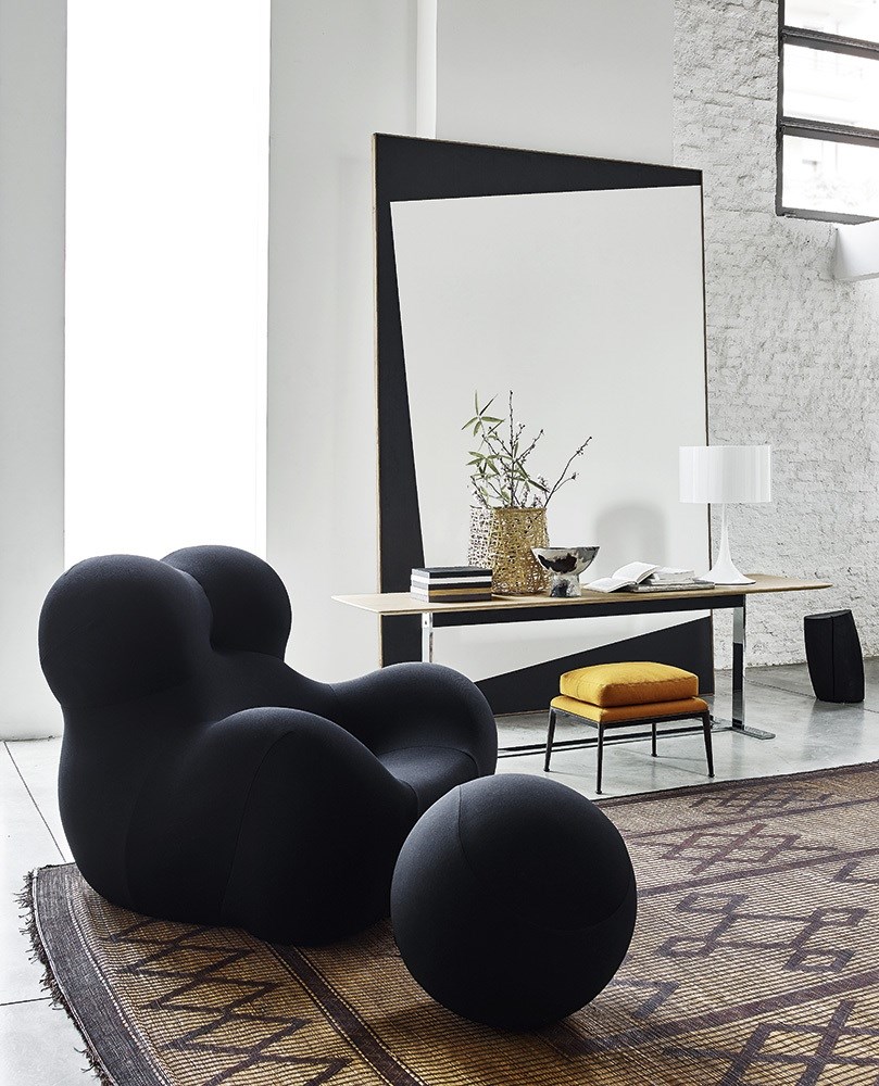 black up armchair