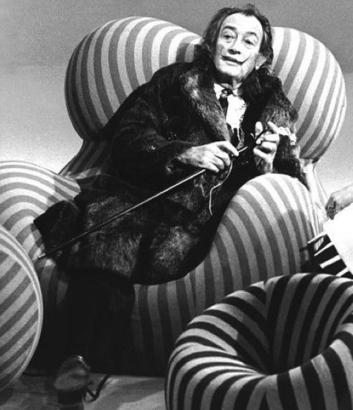 dali on up armchair