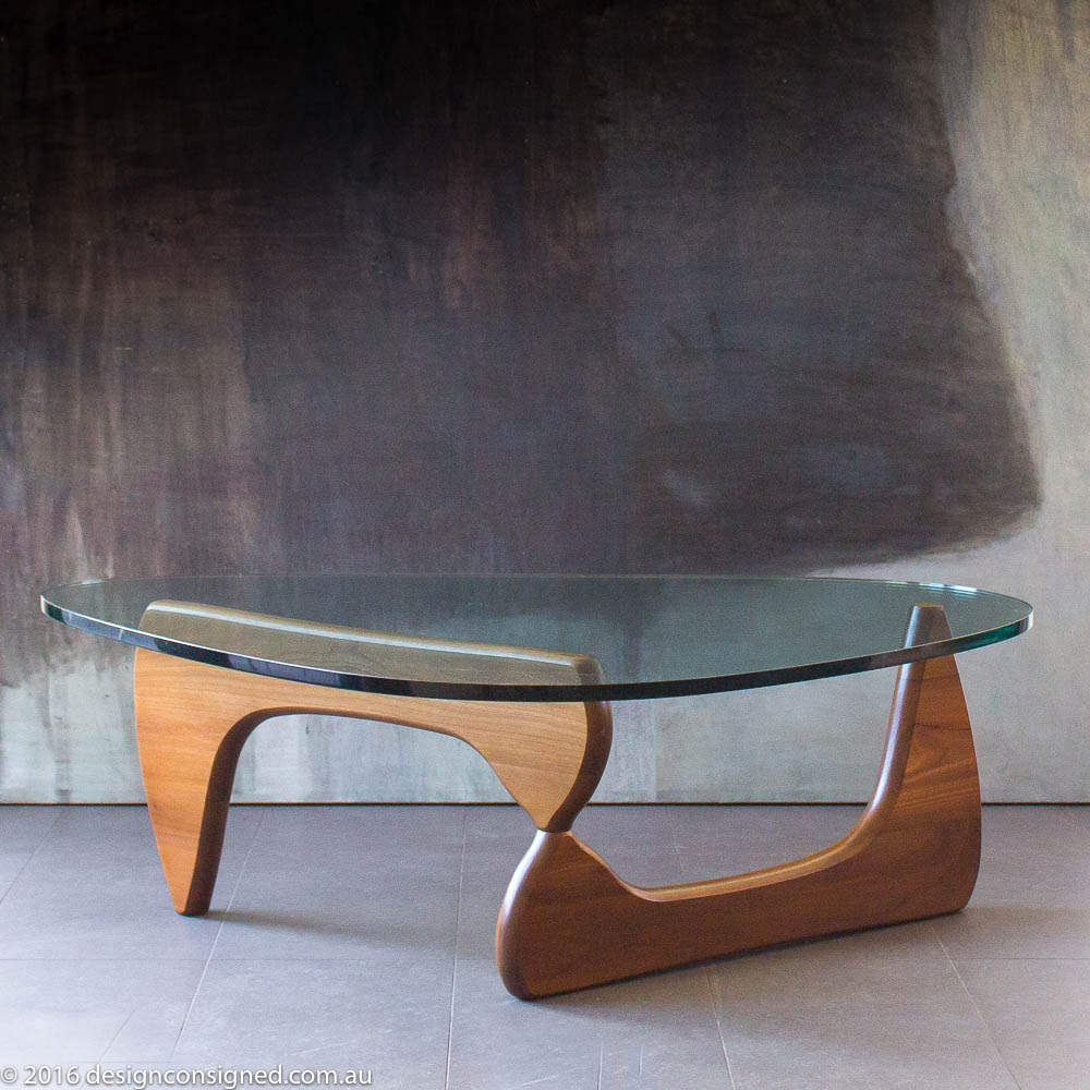 “Noguchi Coffee Table: A Timeless Ode to Organic Harmony”